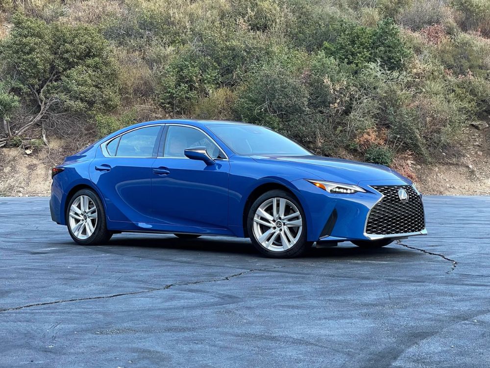 Giá xe Lexus IS 300 2024 kèm khuyến mại kháng 11/2024 – Đừng bỏ lỡ