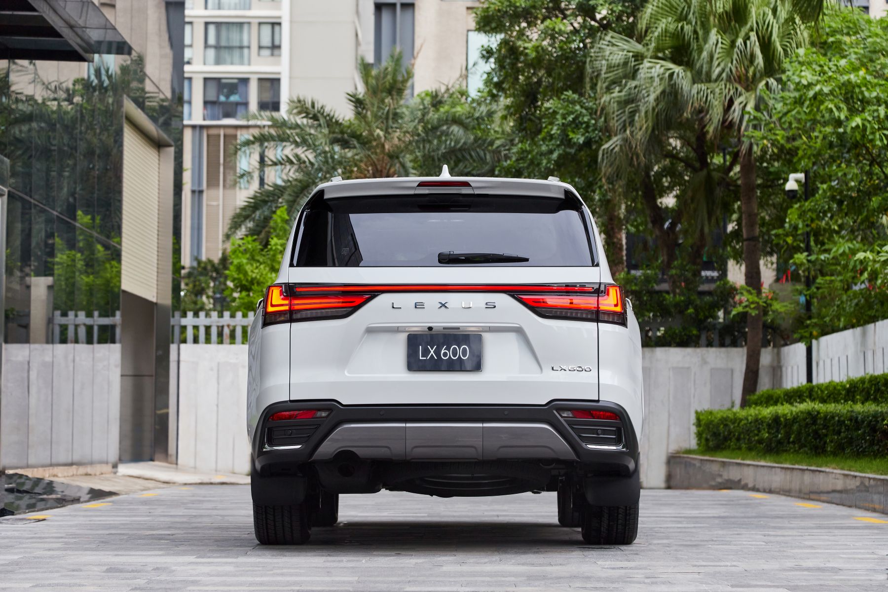 lexus-lx600-vip-trang3