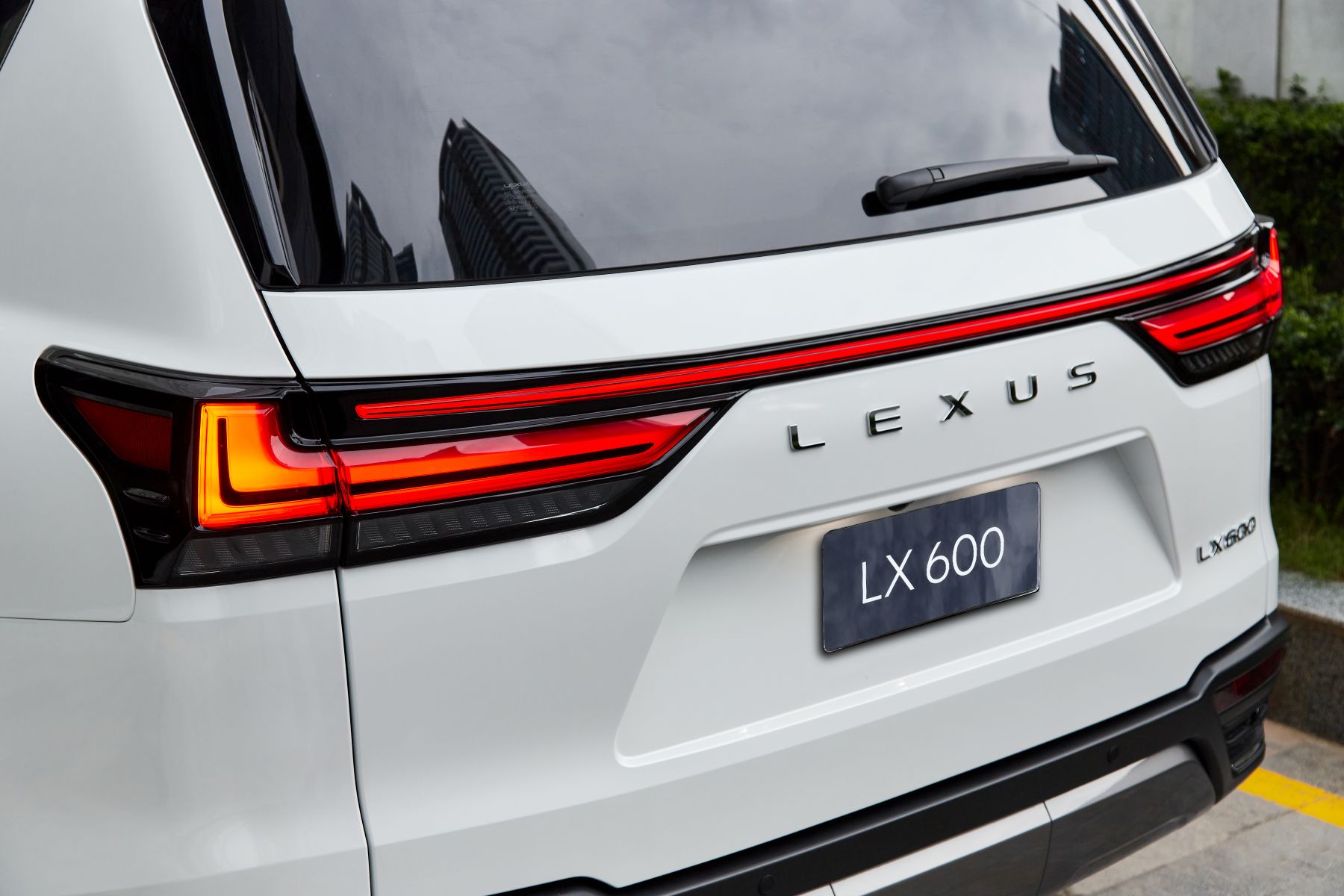 lexus-lx600-vip-trang5