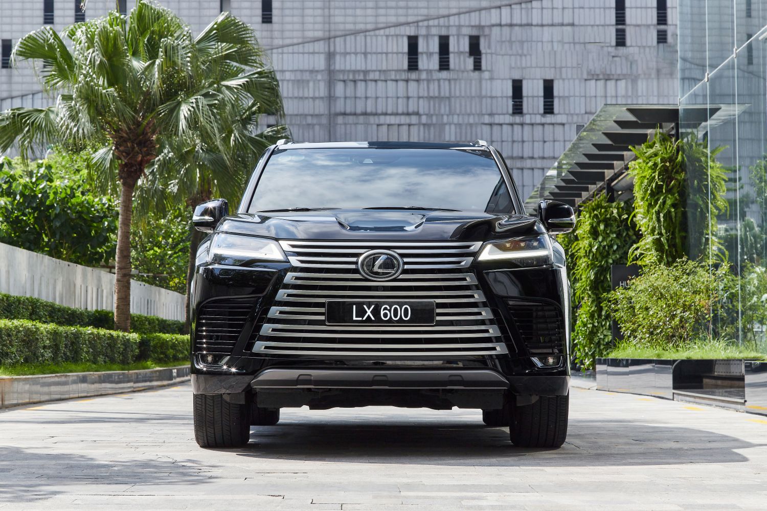 lexus-lx600-den
